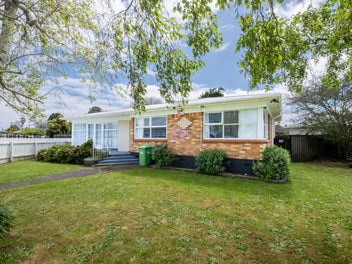 Solid Brick Beauty - Freehold, Standalone