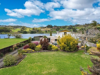 Deceased Estate – Family Waterfront Property