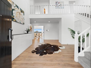 Refined Family Luxury, 2 Kitchens, Elevated Views