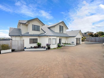 Refined Family Luxury, 2 Kitchens, Elevated Views