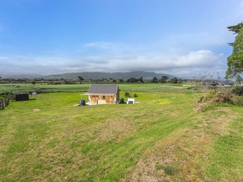 LUSH ACRE AT THE BEACH!