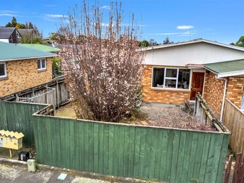 2/84 Linton Street West End