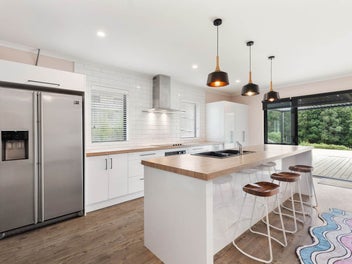 PLATINUM COMFORT MEETS BUSH VIEWS