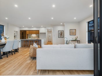 Stylish Living in a Peaceful Location