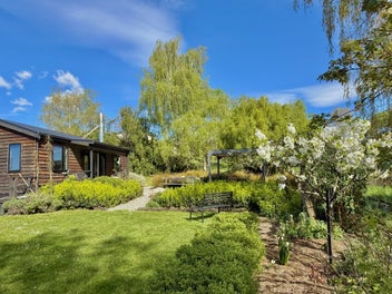 The Cabin-Fully Furnished