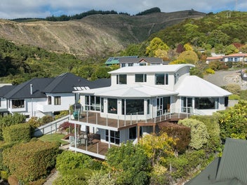 Extraordinary Richmond Hills Residence!