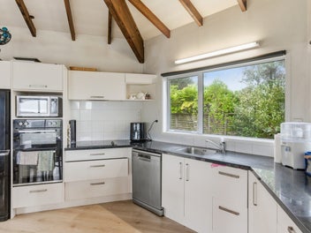 Light, Spacious & Perfectly Positioned!