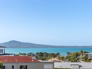 Luxury Resort Living with Panoramic Ocean Views