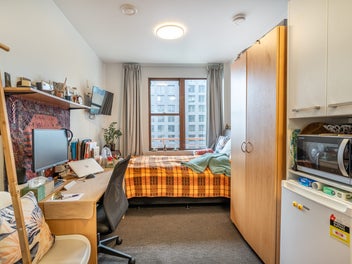 Stylish Central Studio Apartment!