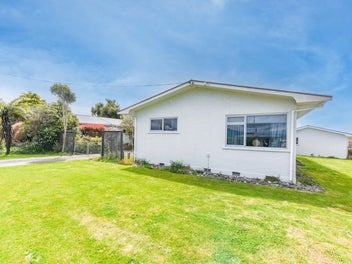 Double Garage, Double Glazed & Fully Fenced!