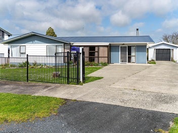 Spacious Family Living in a Peaceful Cul-de-Sac