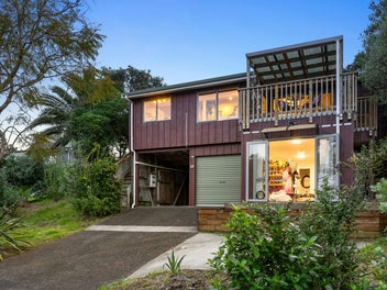 Home + Self-contained 1-bed + Sleepout,