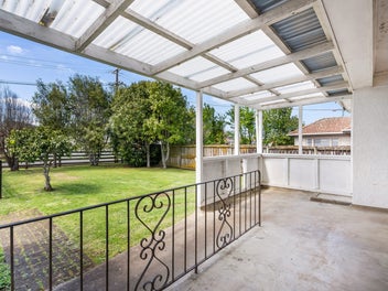 Super Solid in Kensington