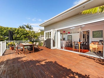 BEAUTIFUL VILLA-GREAT BUYING!