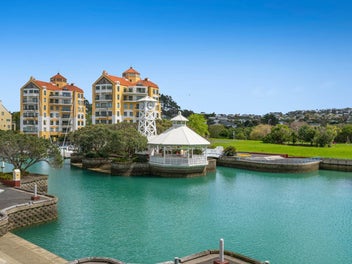 Marina View Studio Living - Fully Furnished!