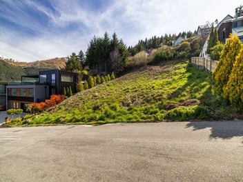 Unit Capable, Central on Queenstown Hill