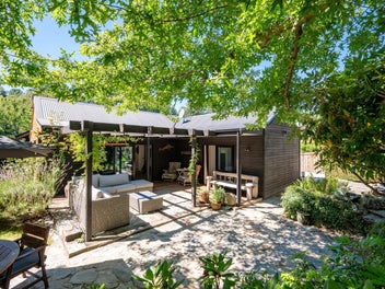 Relaxed living in the heart of Albert Town