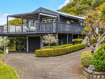 Space, sun and privacy in Acacia Bay