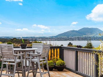 Panoramic perfection in Acacia Bay