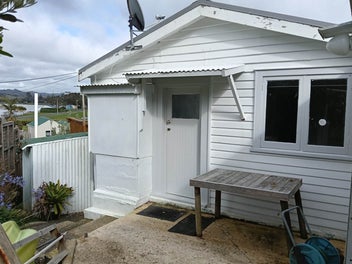 Affordable Coastal Bach Retreat!