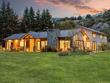 Too good to scroll past, must view!