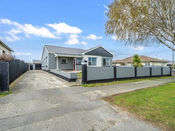 Coronation Street Cracker