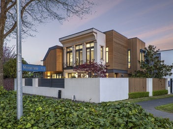 Contemporary Form, Natures Frame