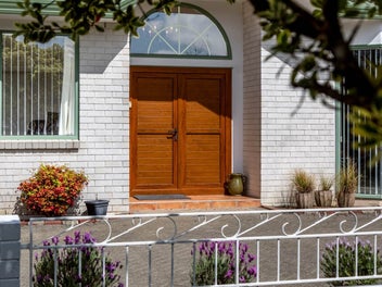 Your Ultimate Family in Prime Pinehill !