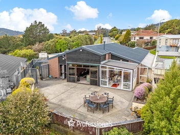HARBOUR/VALLEY VIEWS - HASSLE FREE LIVING