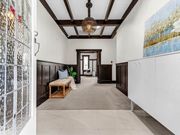 Prime Grammar Zone & Expansive 933m² Estate