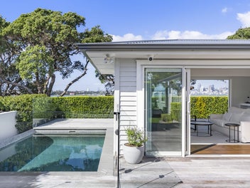 Easy Living - High Spec Masterpiece