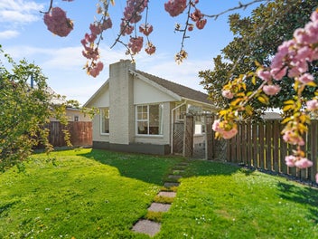 Solid Home, Superb Location