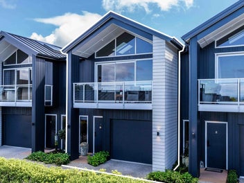 Urgent Sale – This Townhouse Must Be Sold!