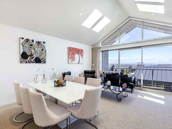 Urgent Sale – This Townhouse Must Be Sold!