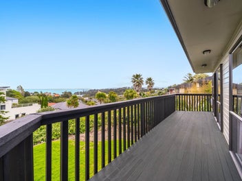 Spacious Family Living with Amazing Sea View