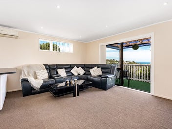 LOW-MAINTENANCE LIVING WITH PANORAMIC VIEWS