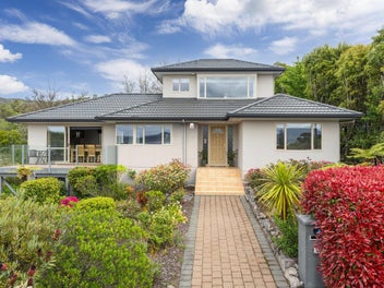 Lake Life Awaits, Owners are Relocating