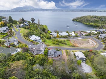 Unlock The Potential, 1194 sq m Lakeside Living