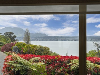 Stunning Lakeside Living In Acacia Bay