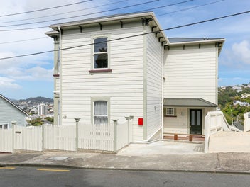 TRIPLE INCOME WINNER WITH CITY AND HARBOUR VIEWS