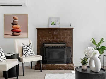 Freehold, Fully renovated - Vendors Left