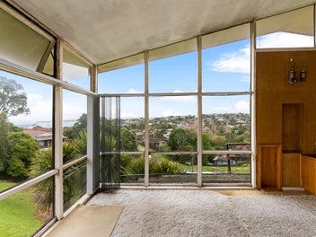 RARE Macleans Zone Opportunity on 1429m2