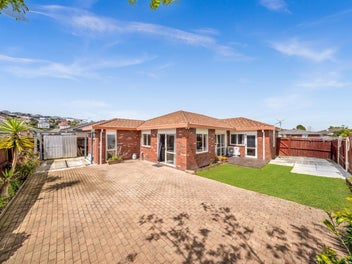 STYLISH, SOLID & SUNNY!