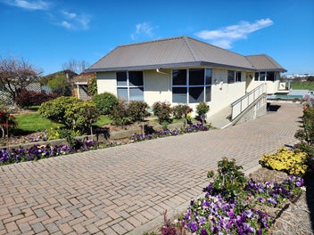 Sea, Park & Mountain Views!