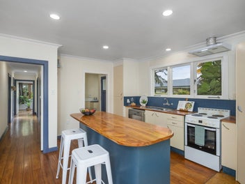 1950 Character Bungalow, Full Site, Pillans Zone