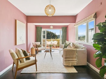 Cottage Charm with City Fringe Views