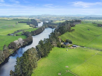 Award-winning riverside retreat