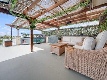 Home + Income in a Prime Hamilton Location