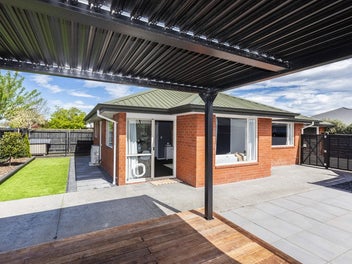 One house too many, move in before Xmas!