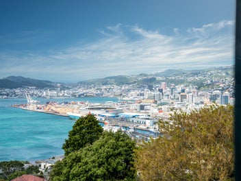 ARCHITECTURAL SHOWPIECE WITH SPECTACULAR VIEWS!